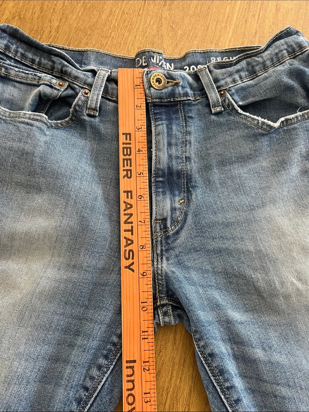 Men’s Levi's Denizen 208 Light Blue Wash  Jeans, Regular Taper Fit, 5 Pocket